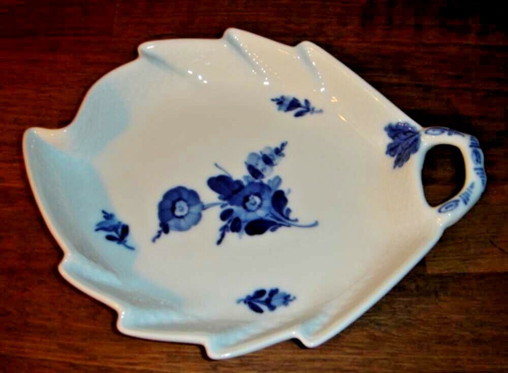 Leaf shaped Dish BLUE FLOWER braided # 10- 8002 Royal Copenhagen 1961 Fact 1st