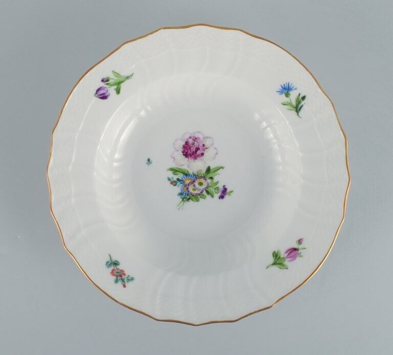 Royal Copenhagen Saxon Flower Five deep plates in hand-painted porcelain