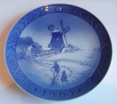 Royal Copenhagen Kgl Christmas Plate 1963