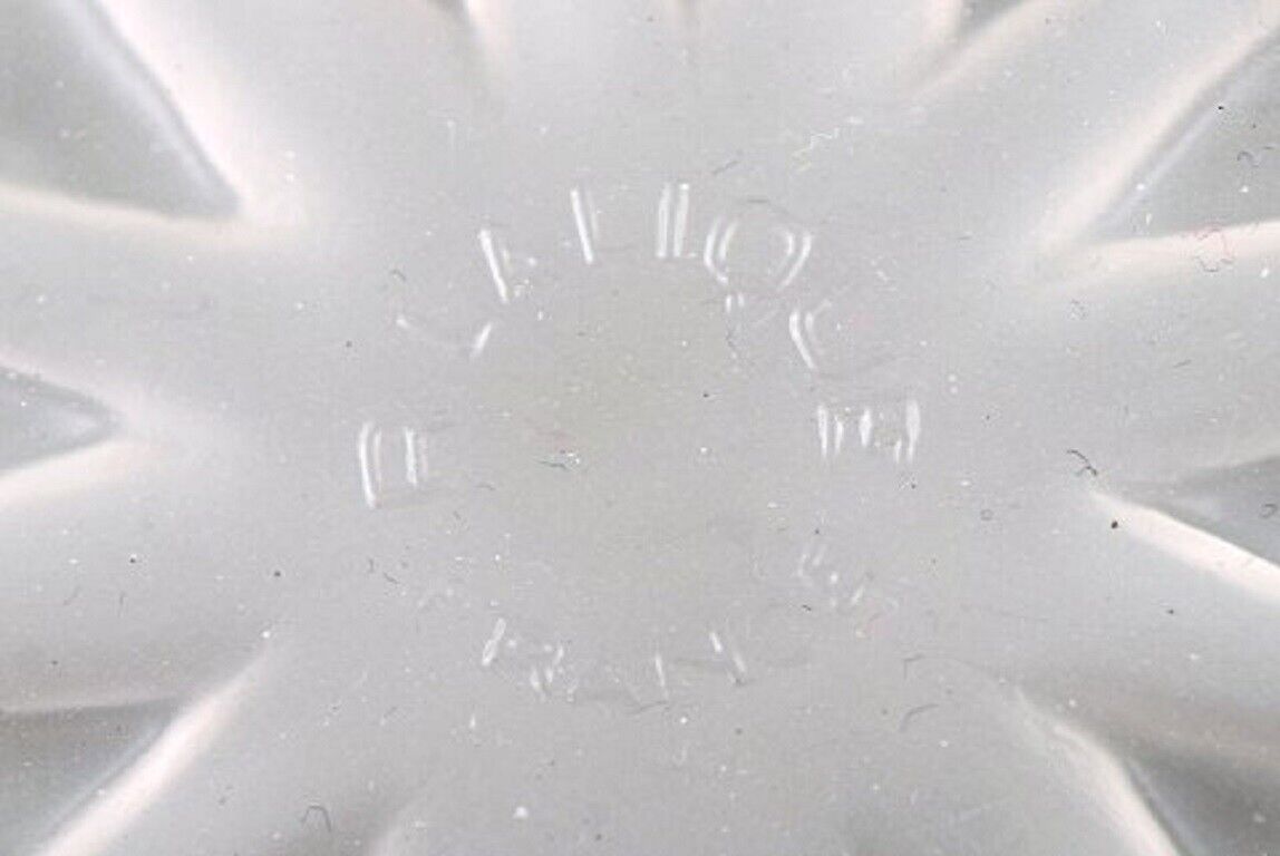 Early René Lalique Art Deco "Pissenlit" bowl in clear art glass