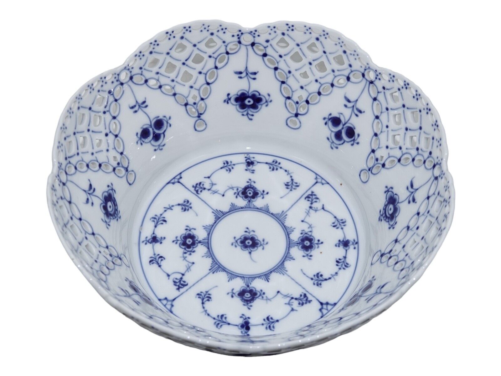 Royal Copenhagen Blue Fluted Full Lace round fruit bowl