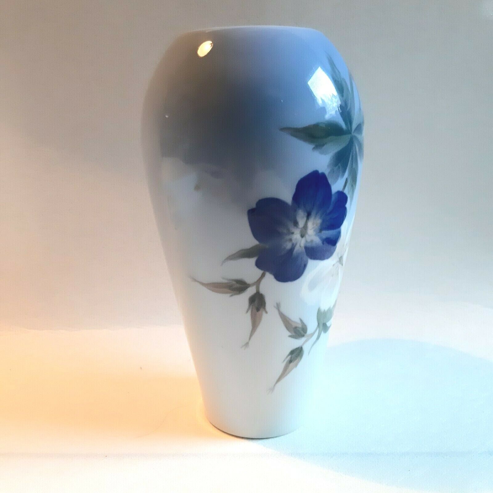 Sweet vase with Flower decor # 2679-295 Royal Copenhagen 1969-74 Fact 2