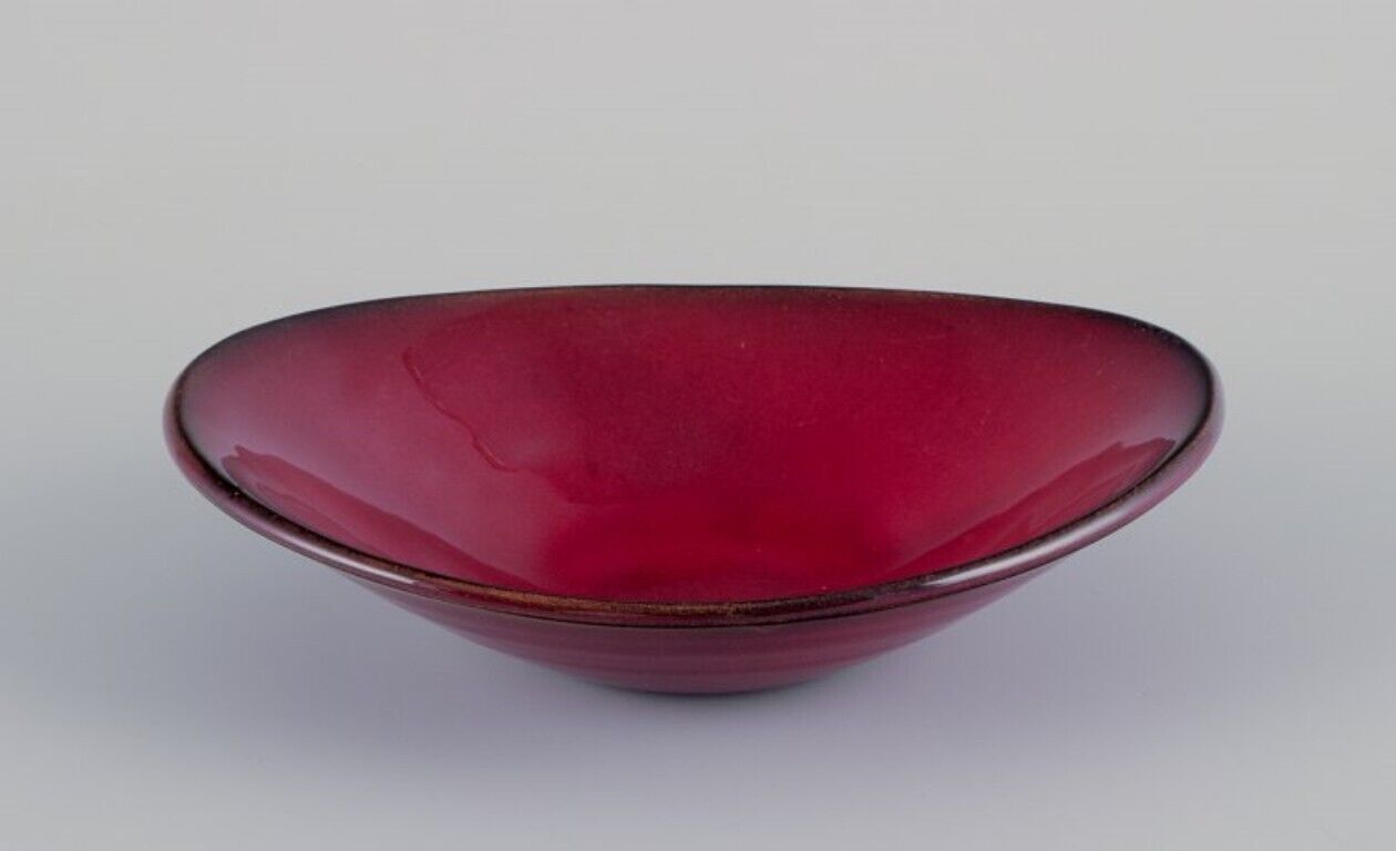 Gerard Hofmann French ceramicist own workshop  Bowl with ox blood glaze