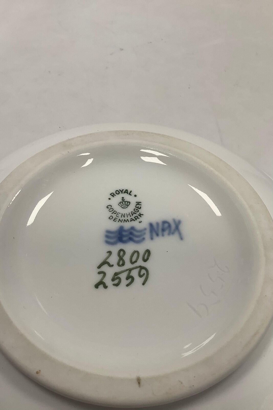 Royal Copenhagen Bowl with flowers No 2800/2559