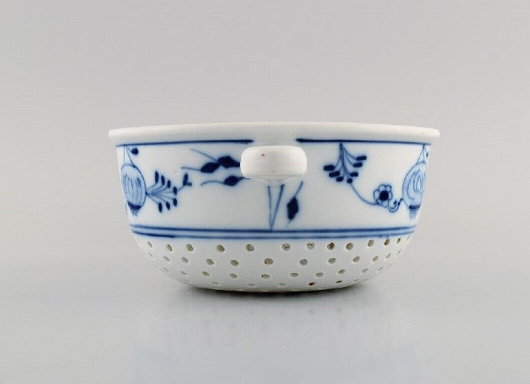 Presumably Meissen Blue Onion sifter in hand-painted porcelain