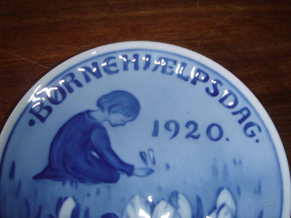 ANTIQUE 1920 CHILDREN´s WELFARE DAY plate ROYAL COPENHAGEN Fact 1