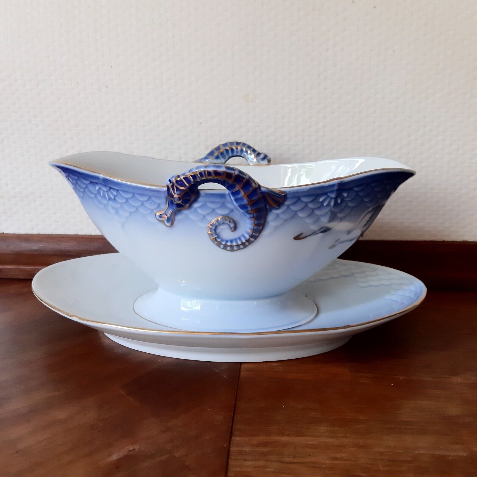 GRAVY BOAT # 8 SEAGULL w GOLD  Bing  Grondahl Royal Copenhagen 1962-70 2nd