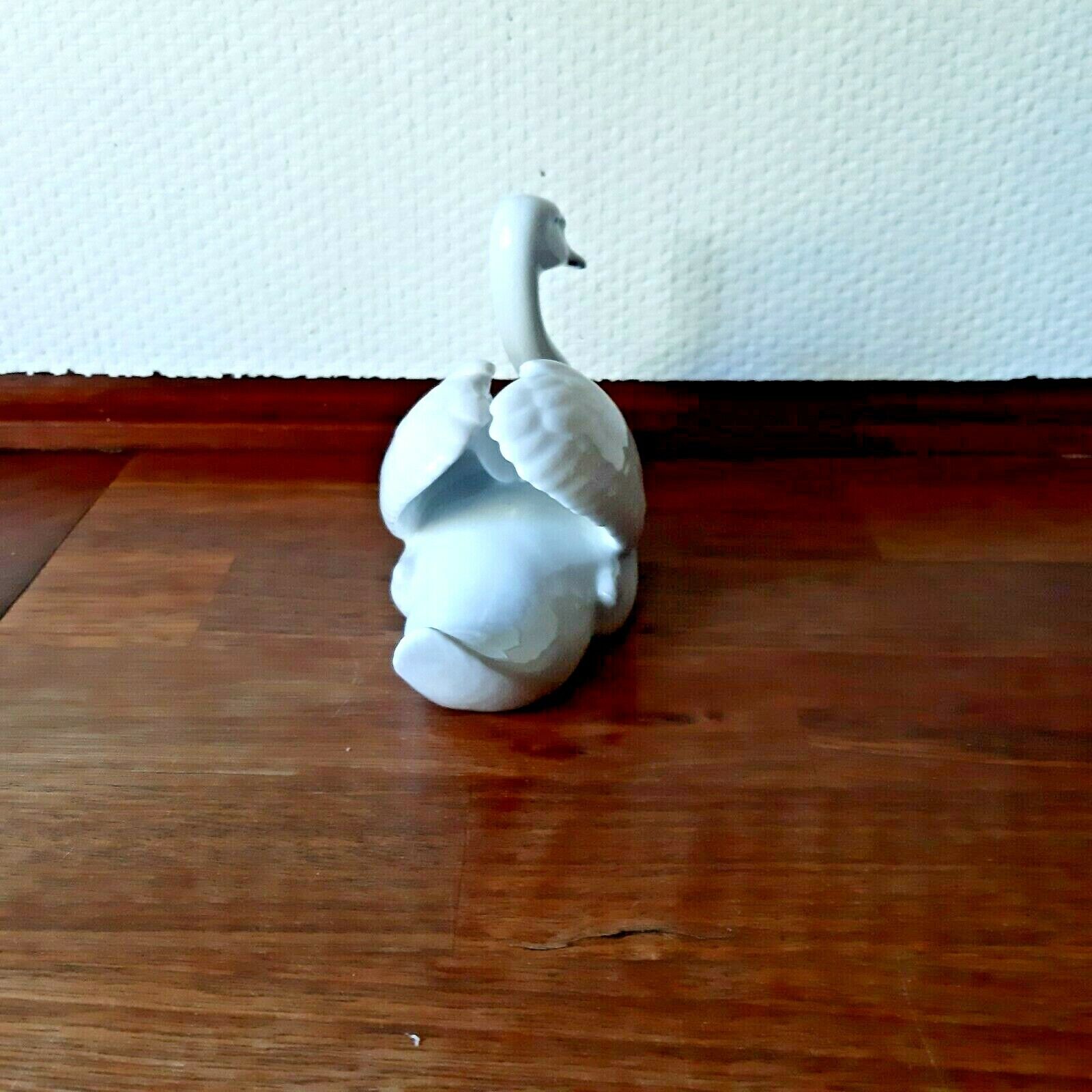 SWAN by Erik Nielsen for ROYAL COPENHAGEN Denmark # 073 Very Sweet & Fact 1st