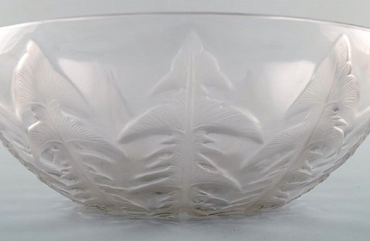 Early René Lalique Art Deco "Pissenlit" bowl in clear art glass