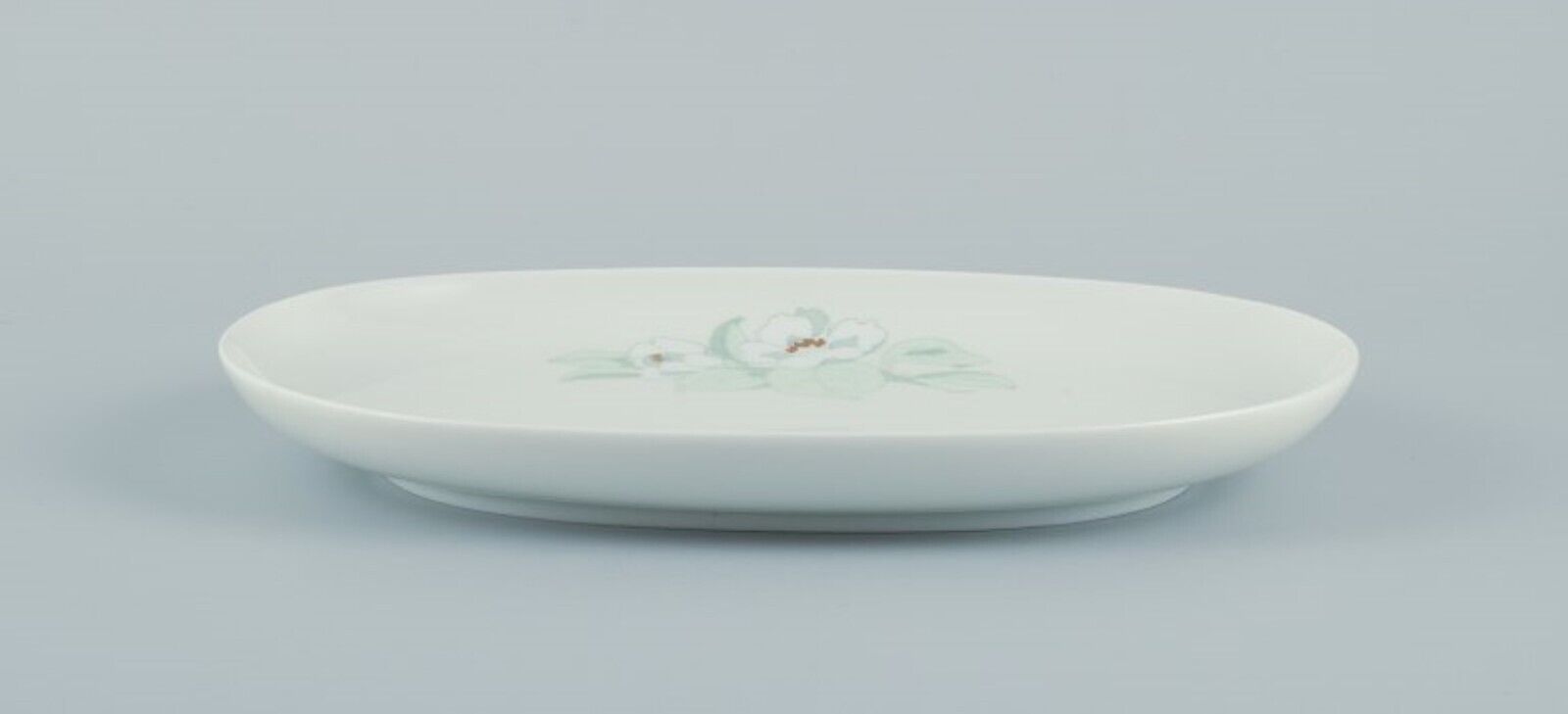 Tapio Wirkkala for Rosenthal Studio-linie Two oval dishes with a flower motif