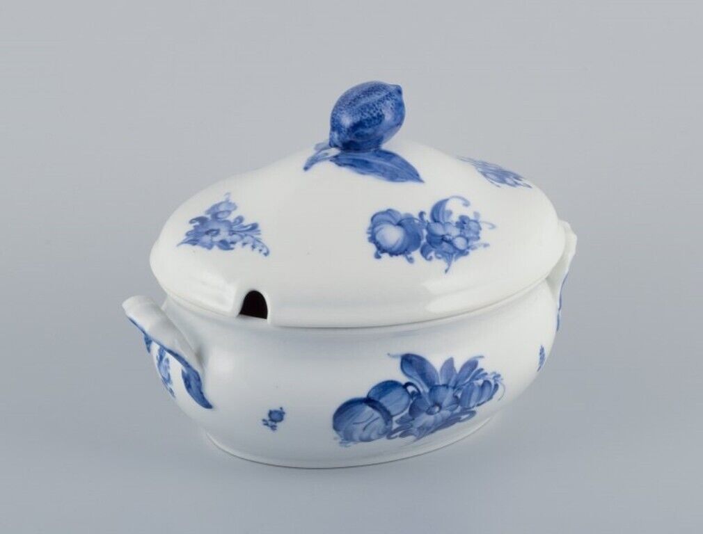 Royal Copenhagen Blue Flower Braided large tureen Model: 10/8134