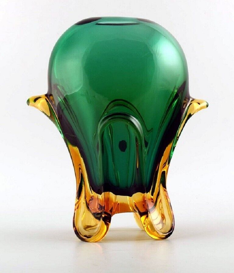 Murano vase in mouth blown art glass Italian design 1960s