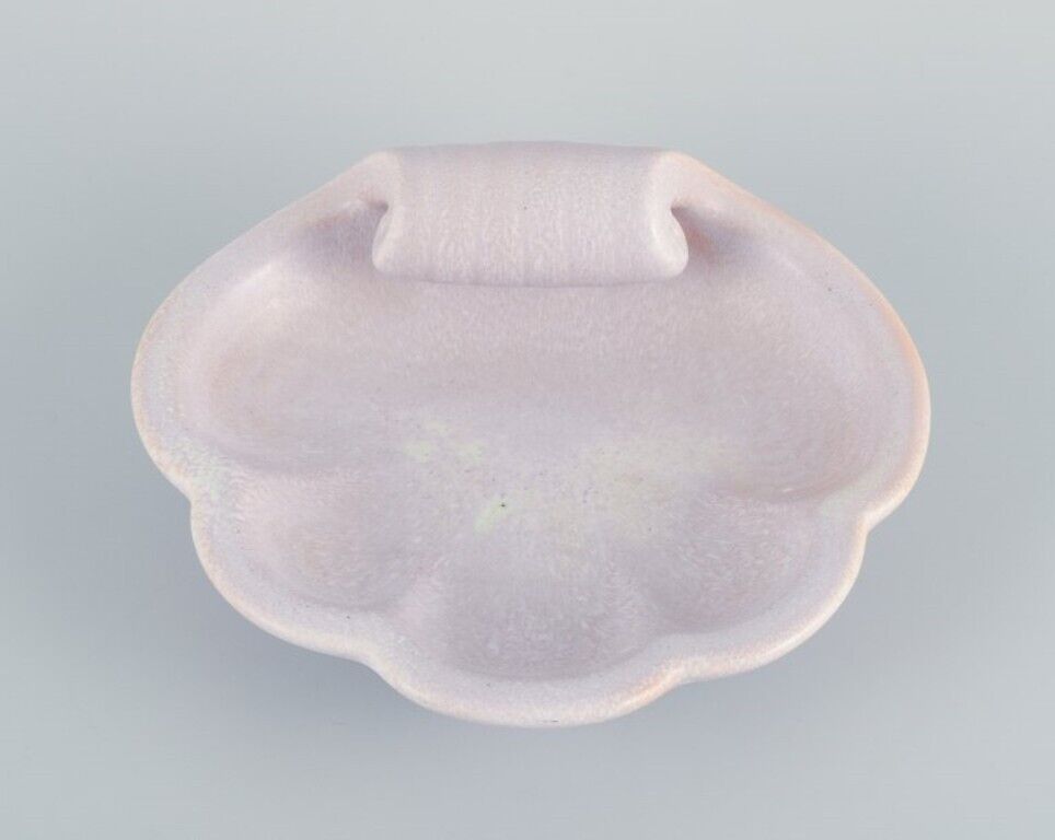 Gunnar Nylund (1904–1997) for Rörstrand shell-shaped bowl in pink tones