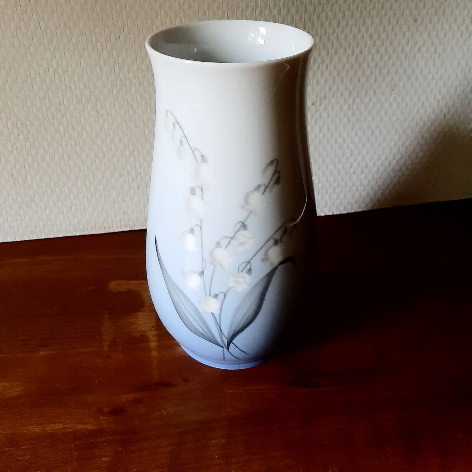 6 9/10" Lily of the Valley vase # 57/210 Bing & Grondahl Royal Copenhagen Fact 1