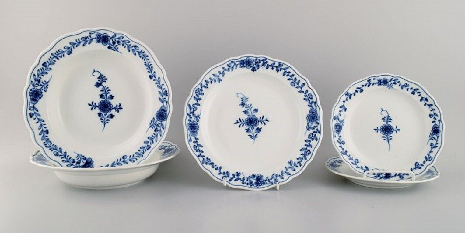 Five Meissen Neuer Ausschnitt plates in hand-painted porcelain Approx 1900