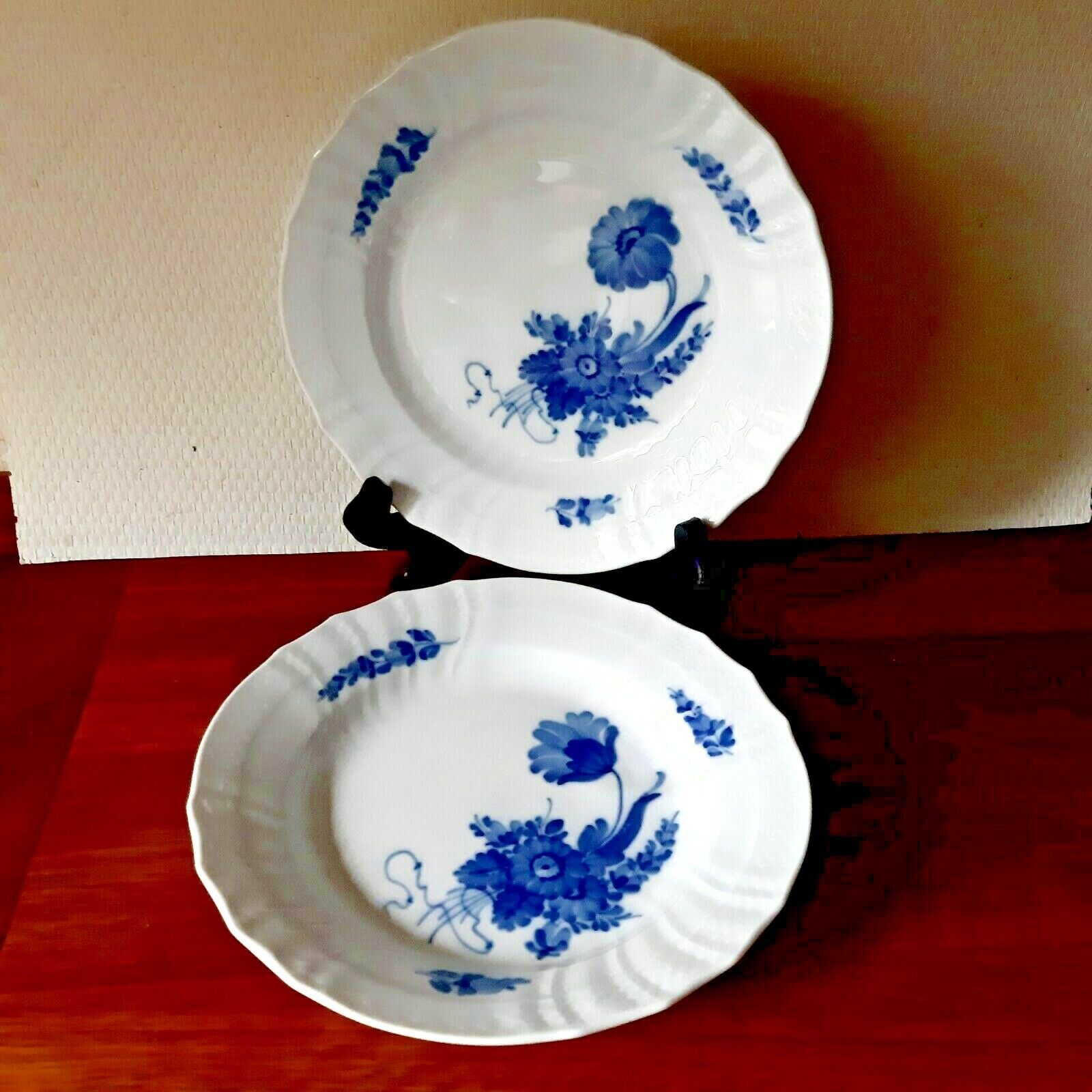 2 x BLUE FLOWER CURVED 20 cm Plates # 620 (Old # 10-1624) Royal Copenhagen 1st