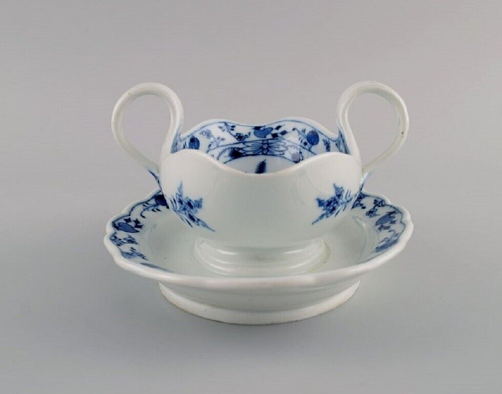 Antique Meissen Blue Onion sauce bowl in hand-painted porcelain Late 19th C