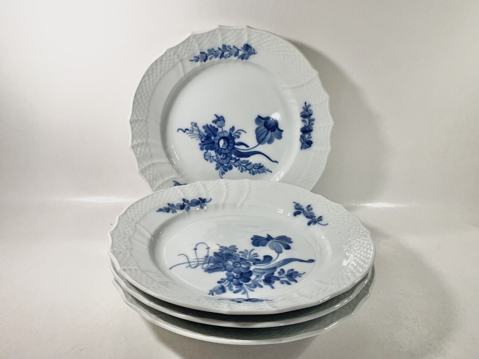 4x Royal Copenhagen Blue Flowers Curved 1623 Luncheon Lunch Plates 22 cm