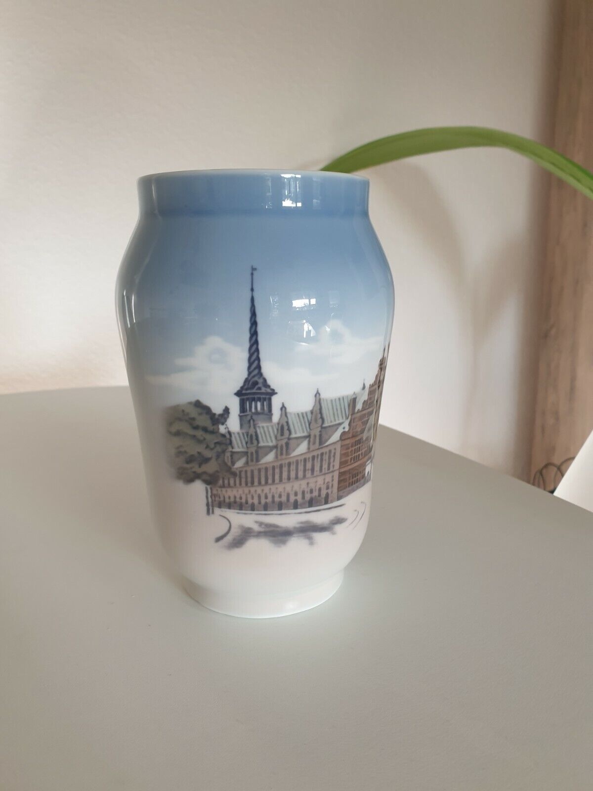 FIRST Q ROYAL COPENHAGEN VASE 4565 WITH Stock Exchange in Copenhagen- PERFECT