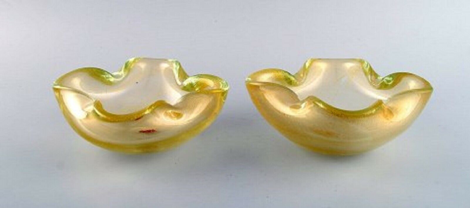 Two Murano bowls in mouth blown art glass Italian design 1960s