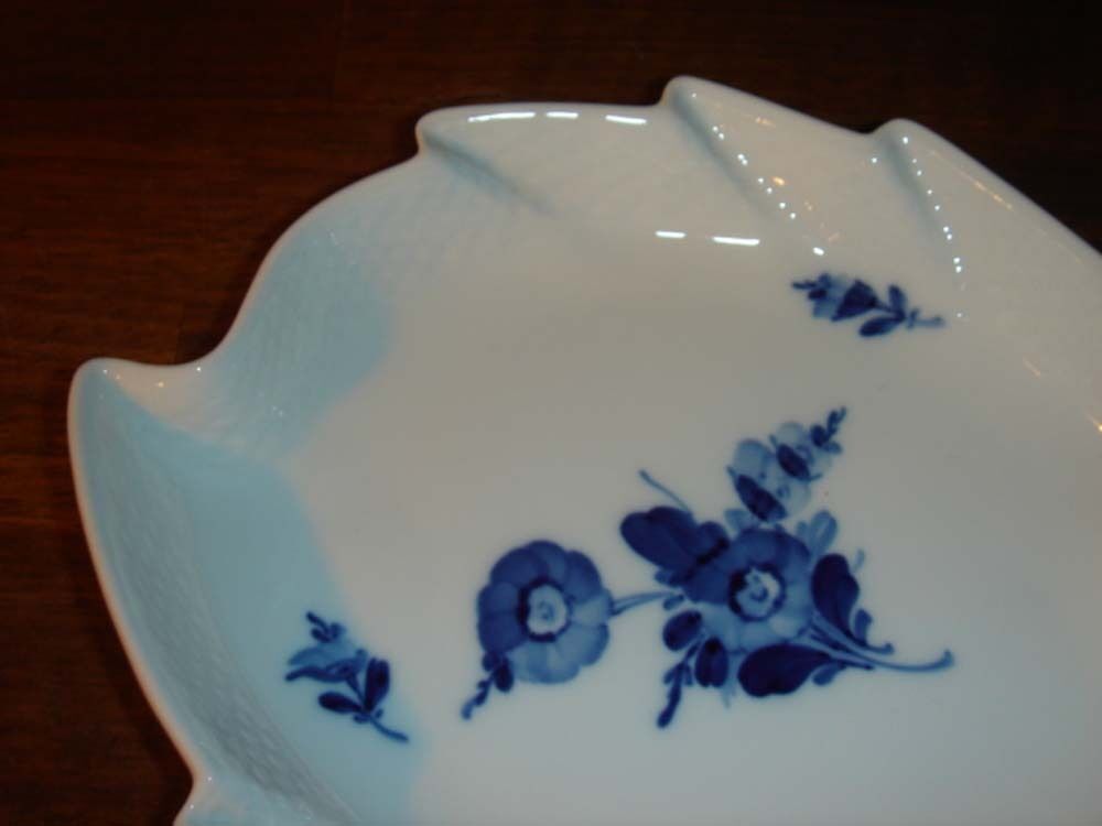 Leaf shaped Dish BLUE FLOWER braided # 10- 8002 Royal Copenhagen 1961 Fact 1st