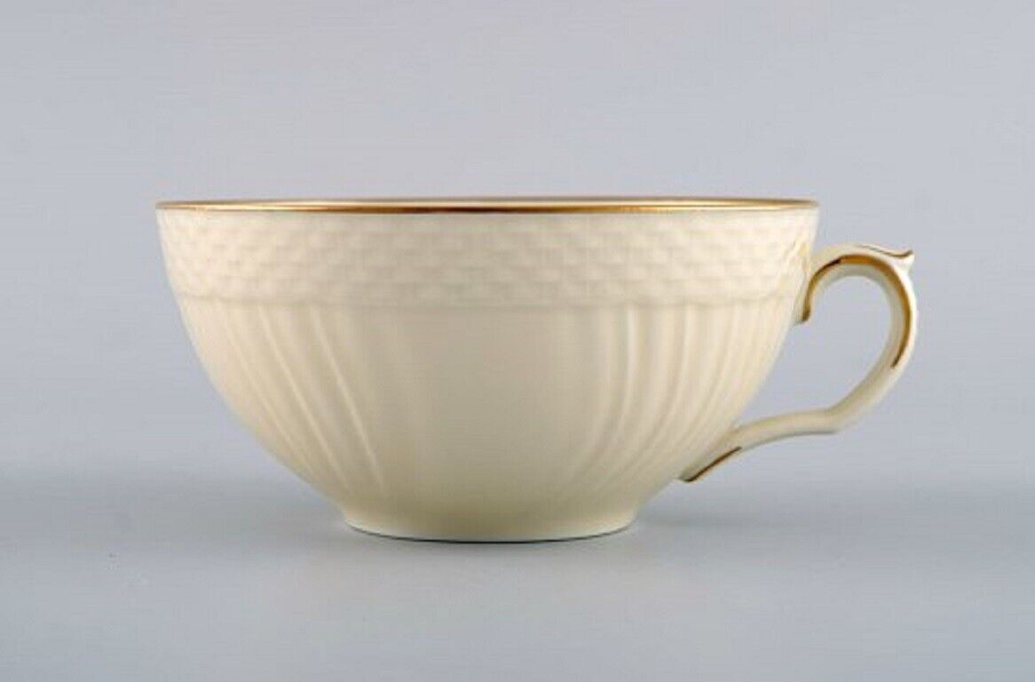 Royal Copenhagen Creme Curved tea service for eight people Mid-20th century