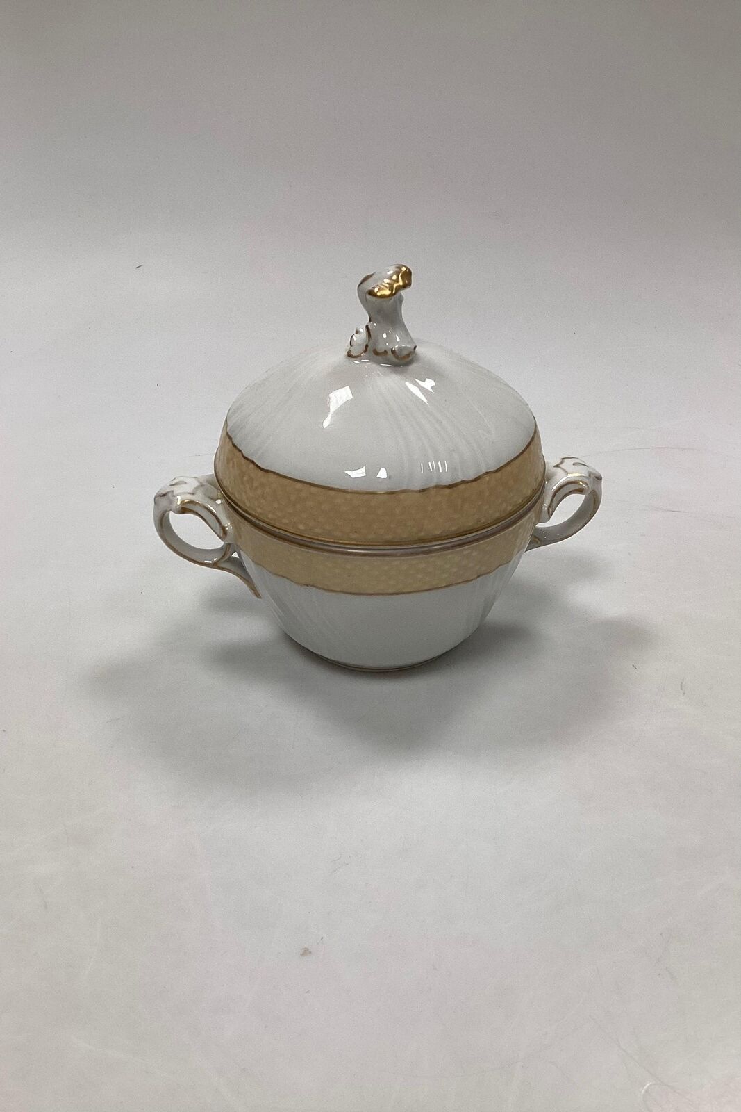 Royal Copenhagen Pattern 788 Sugar bowl No 1680