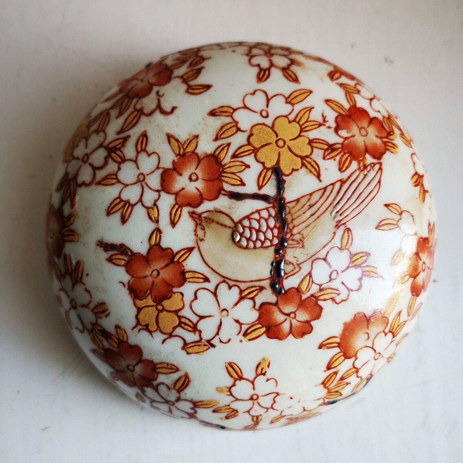 Big porcelain lid with bird branch and leave decorations from China or Japan