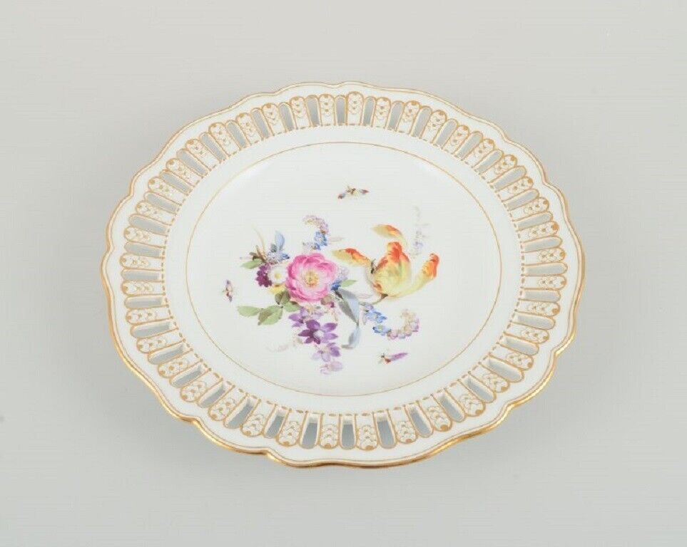 Antique Meissen openwork plate in hand-painted porcelain with flowers