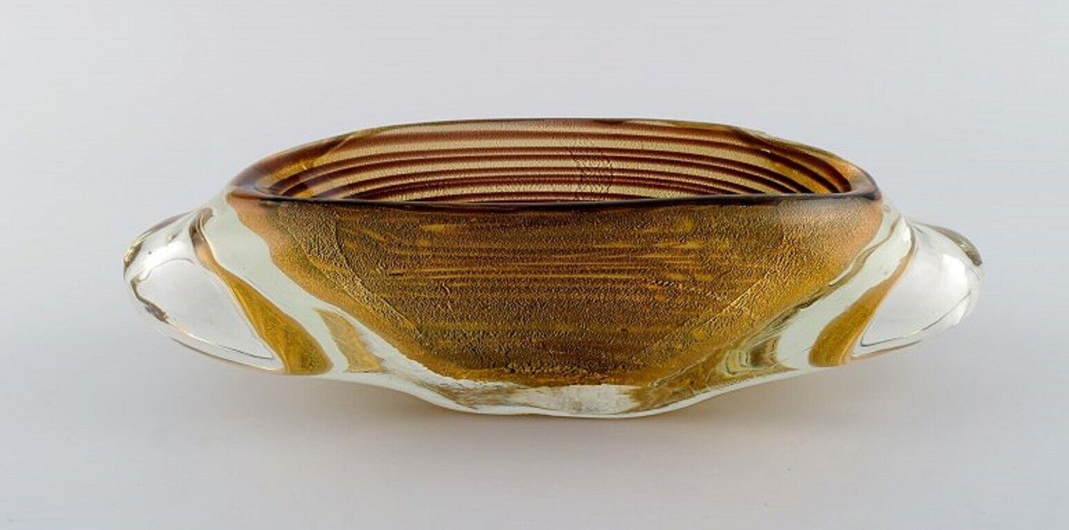 Large oval Murano bowl in mouth blown art glass with spiral design 1960's