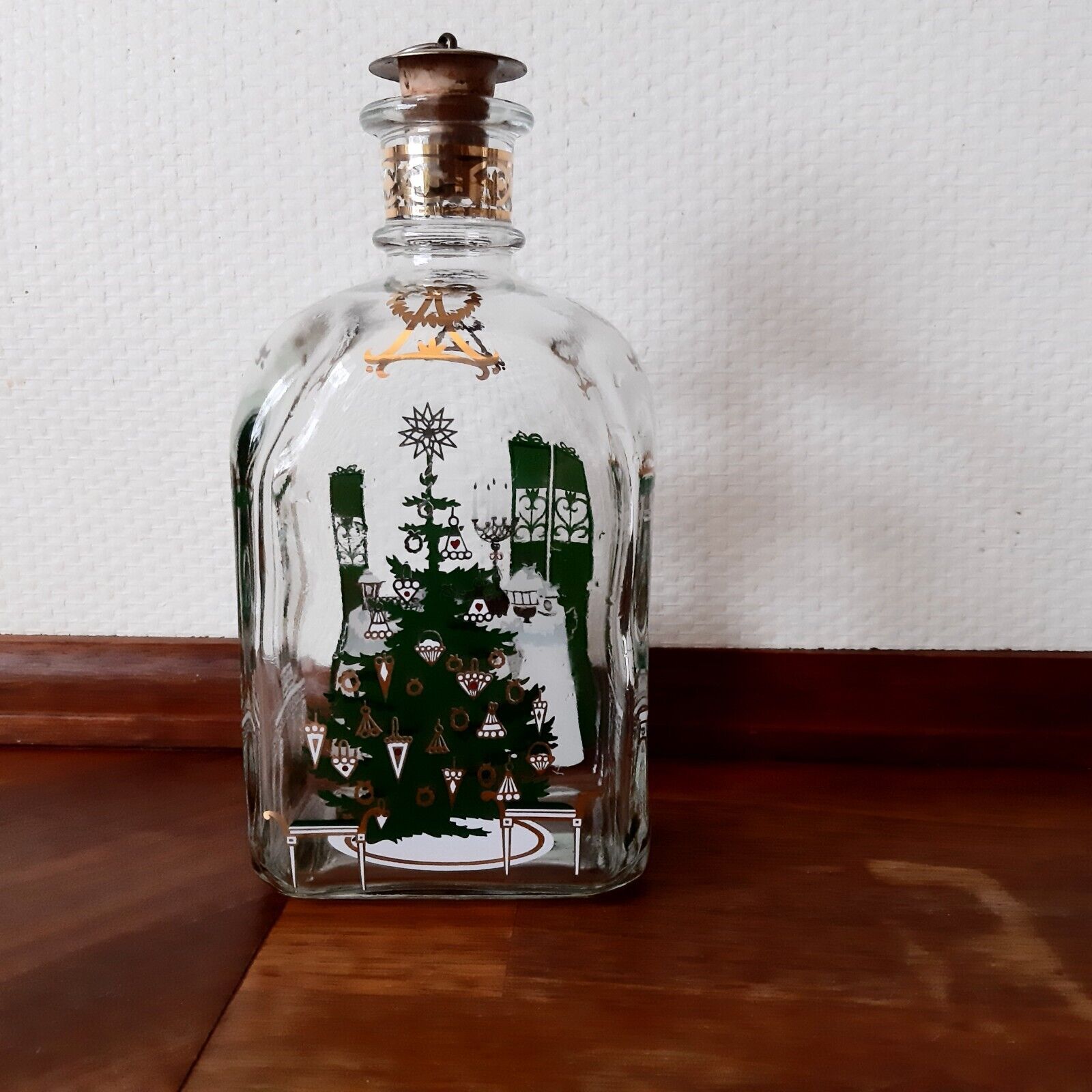 1996 GOLDEN CHRISTMAS Calendar BOTTLE with  2 DRAM GLASSES HOLMEGAARD