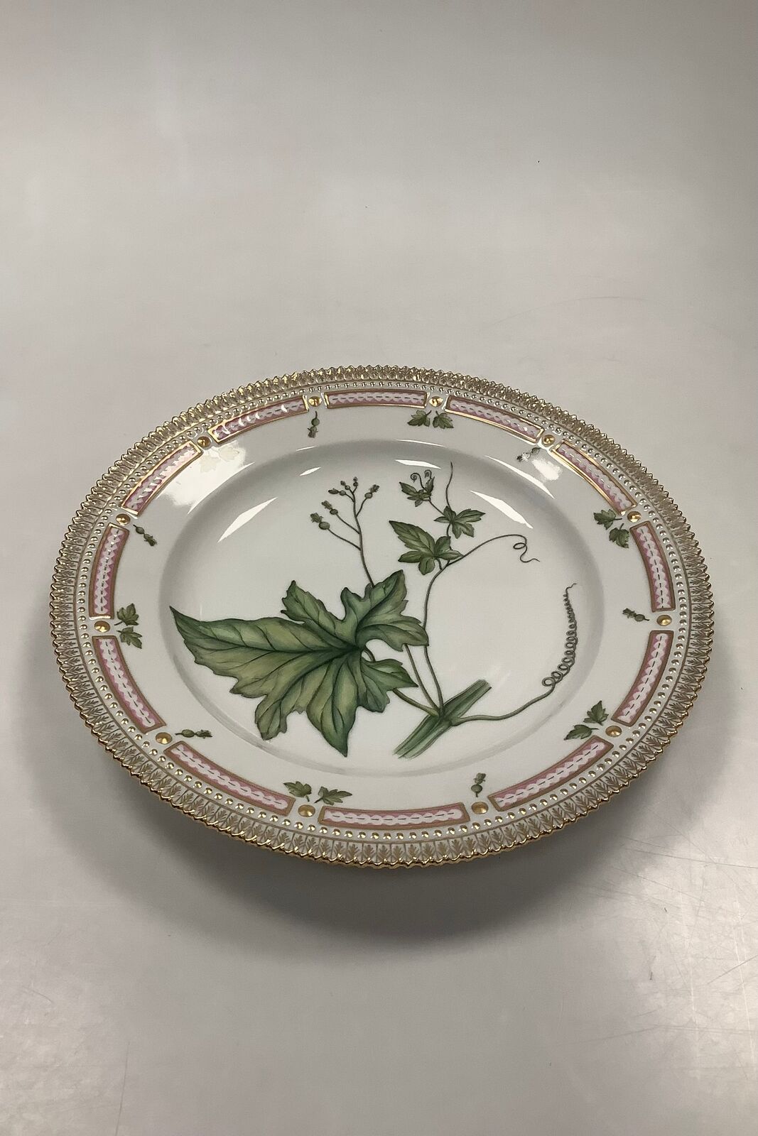 Royal Copenhagen Flora Danica Dinner Plate No 624 ( 20 / 3549 )