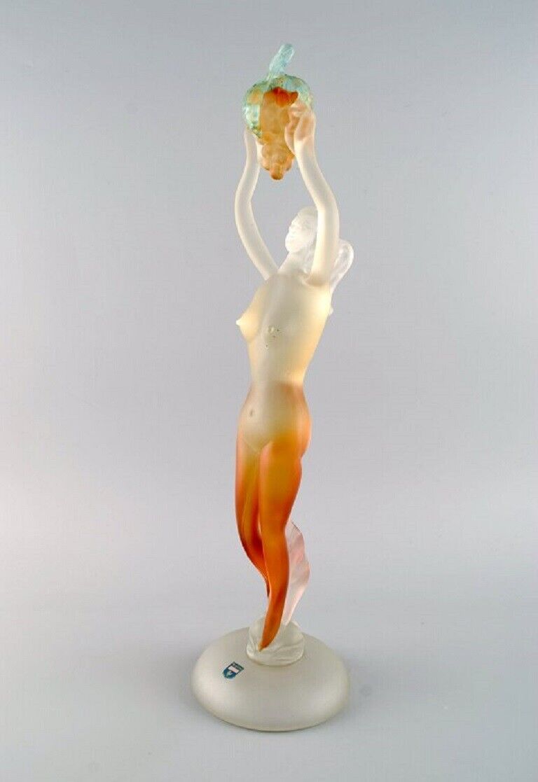 Large and rare Murano sculpture in mouth-blown art glass Woman with grapes