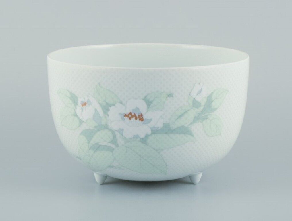 Tapio Wirkkala Rosenthal Studio-linie Porcelain bowl on three feet dated 2000