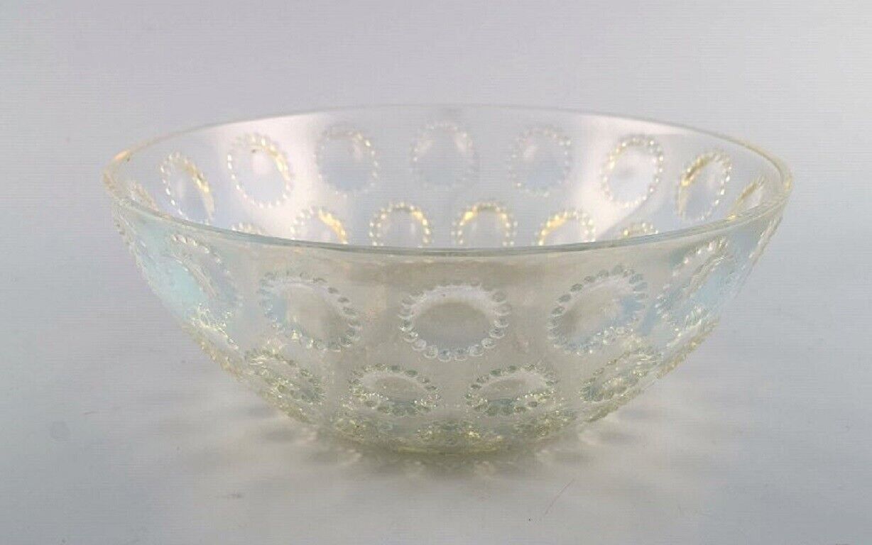 Early René Lalique "Asters" bowl in art glass Dated before 1945