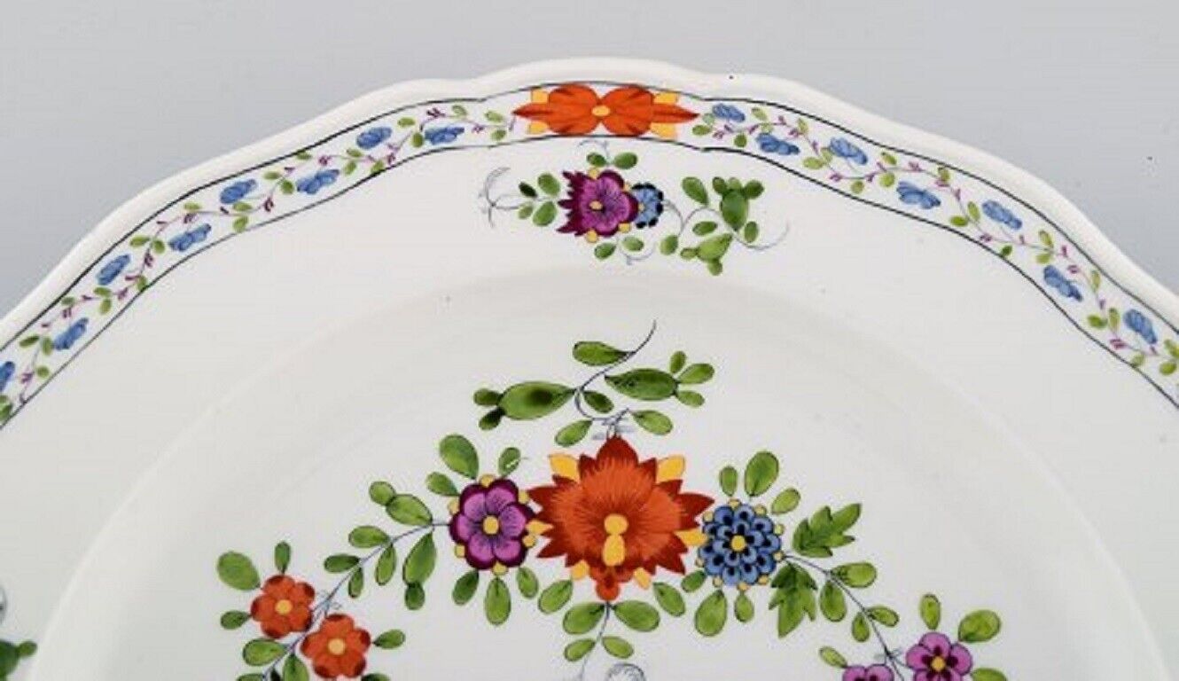 Antique Meissen dinner plate in hand-painted porcelain decorated with flowers