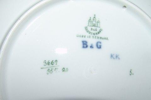 Bing  Grondahl Plate with dog "Labrador" No 3669/357-20