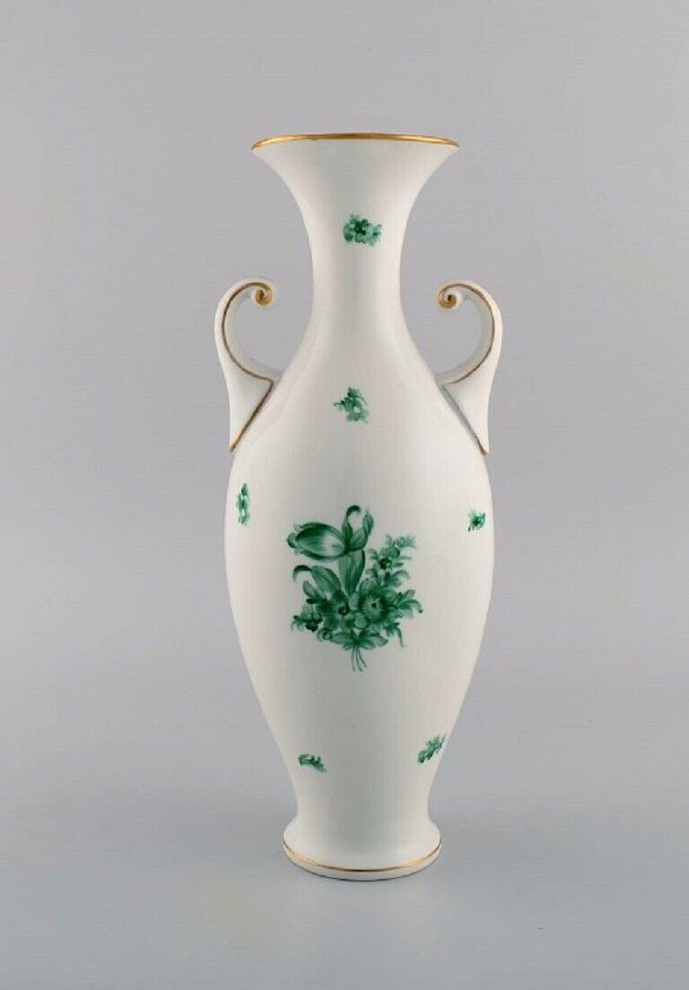 Large Herend Green Chinese vase in hand-painted porcelain Mid-20th century