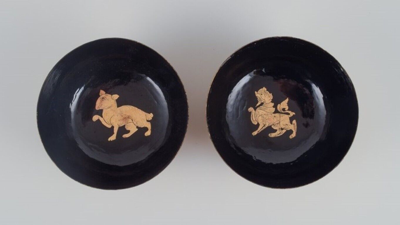 Four Asian bowls made of papier-mâché Decorated in gold and black