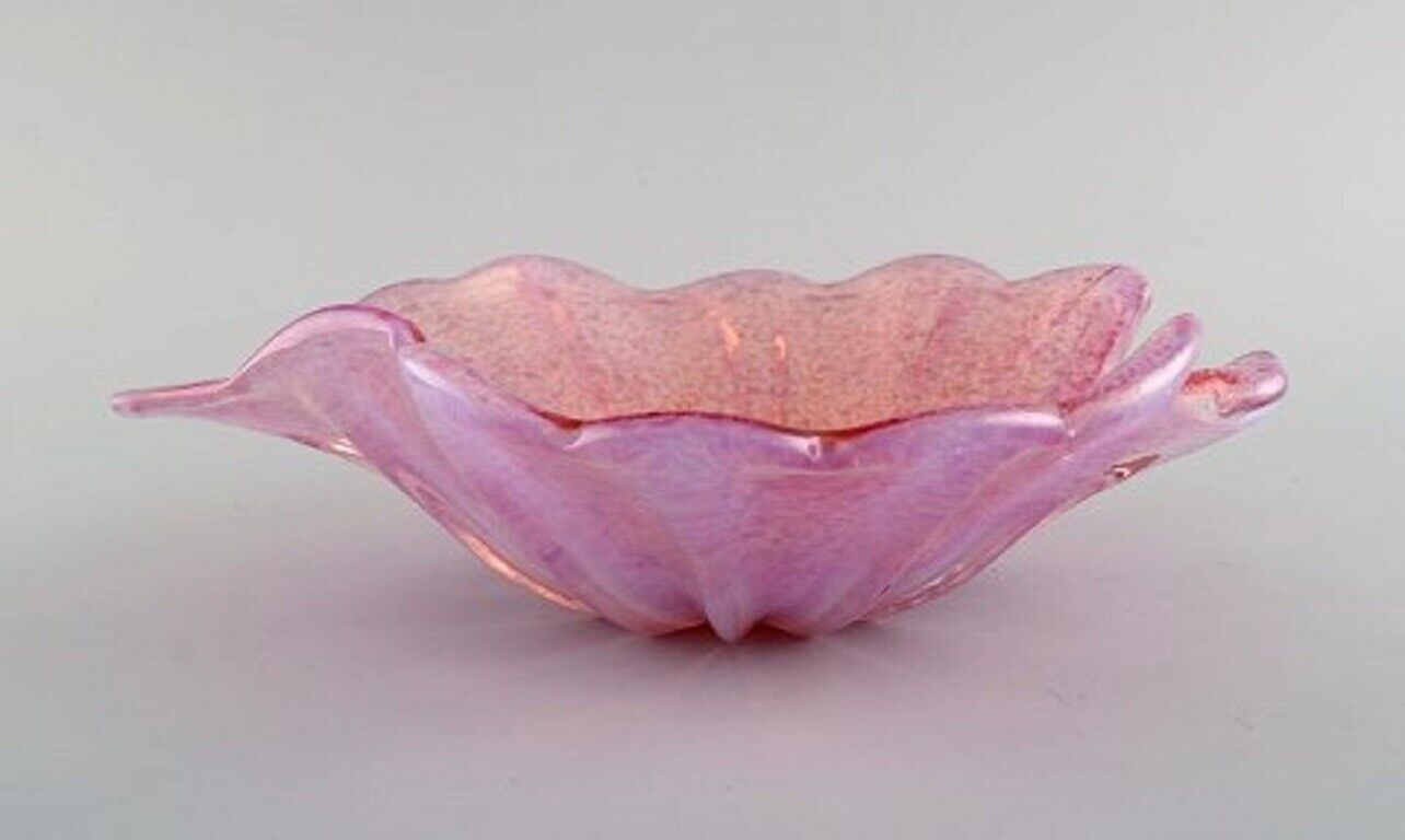 Barovier and Toso Venice Large leaf-shaped bowl in pink mouth-blown art glass