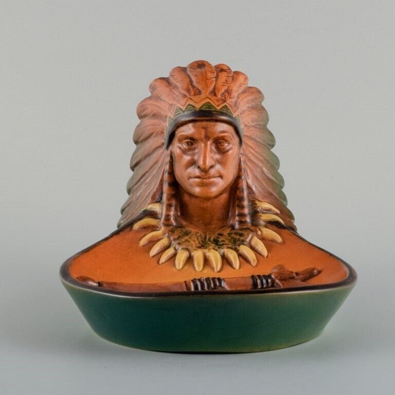 Ipsens Denmark Bowl in glazed ceramic with hand-painted chief Model 286