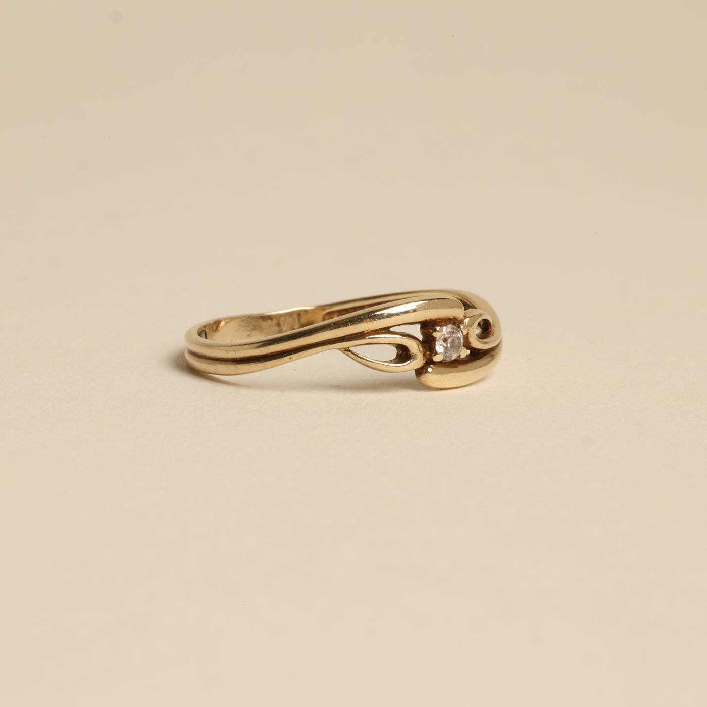 Ring with and zircon in 8K Gold size 8 | Vintage Solid Gold | Quality