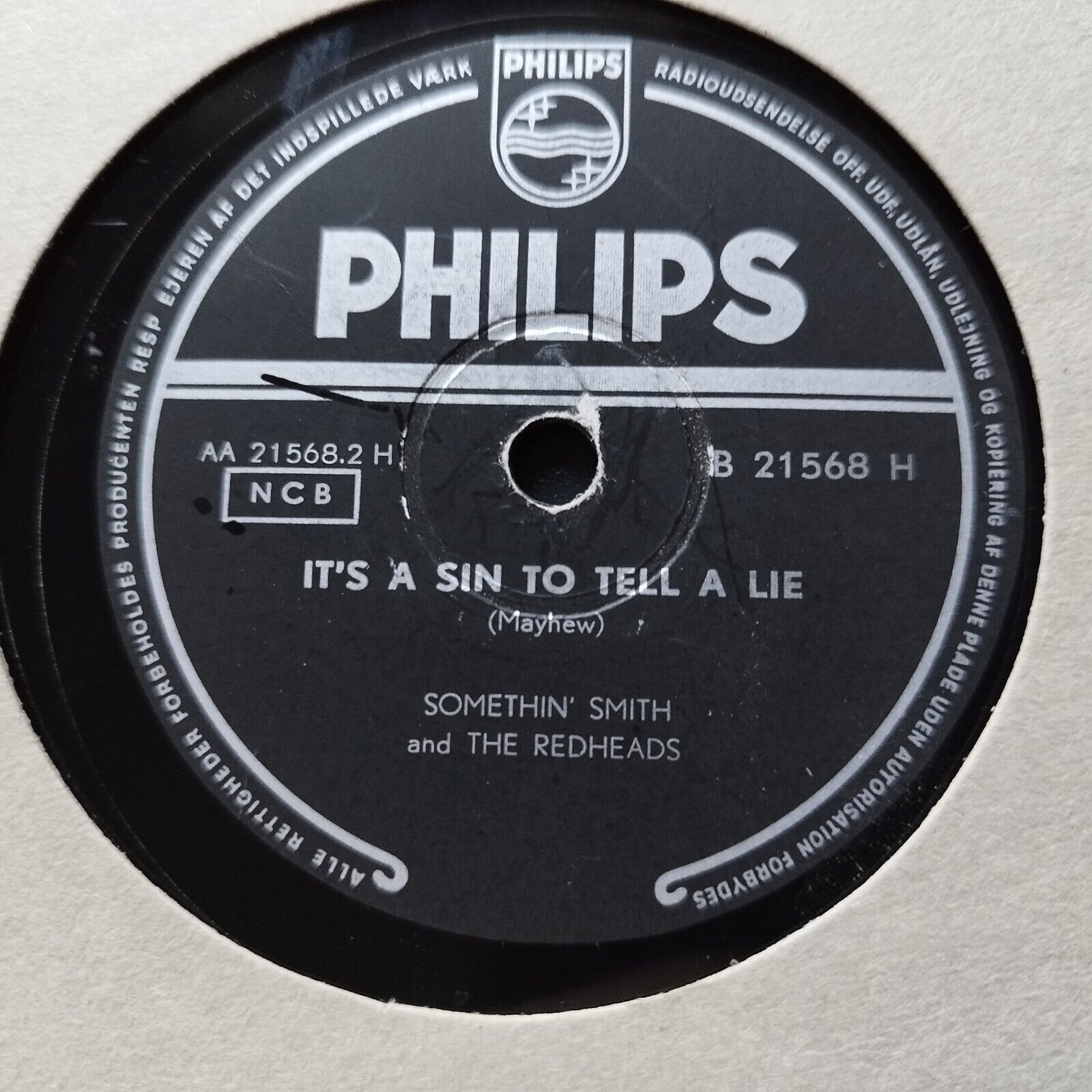 78 RPM  shellacSOMETHIN' SMITH : My Baby Just Cares For Me/It's A Sin To Tell