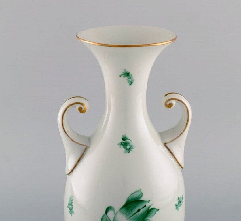 Large Herend Green Chinese vase in hand-painted porcelain Mid-20th century