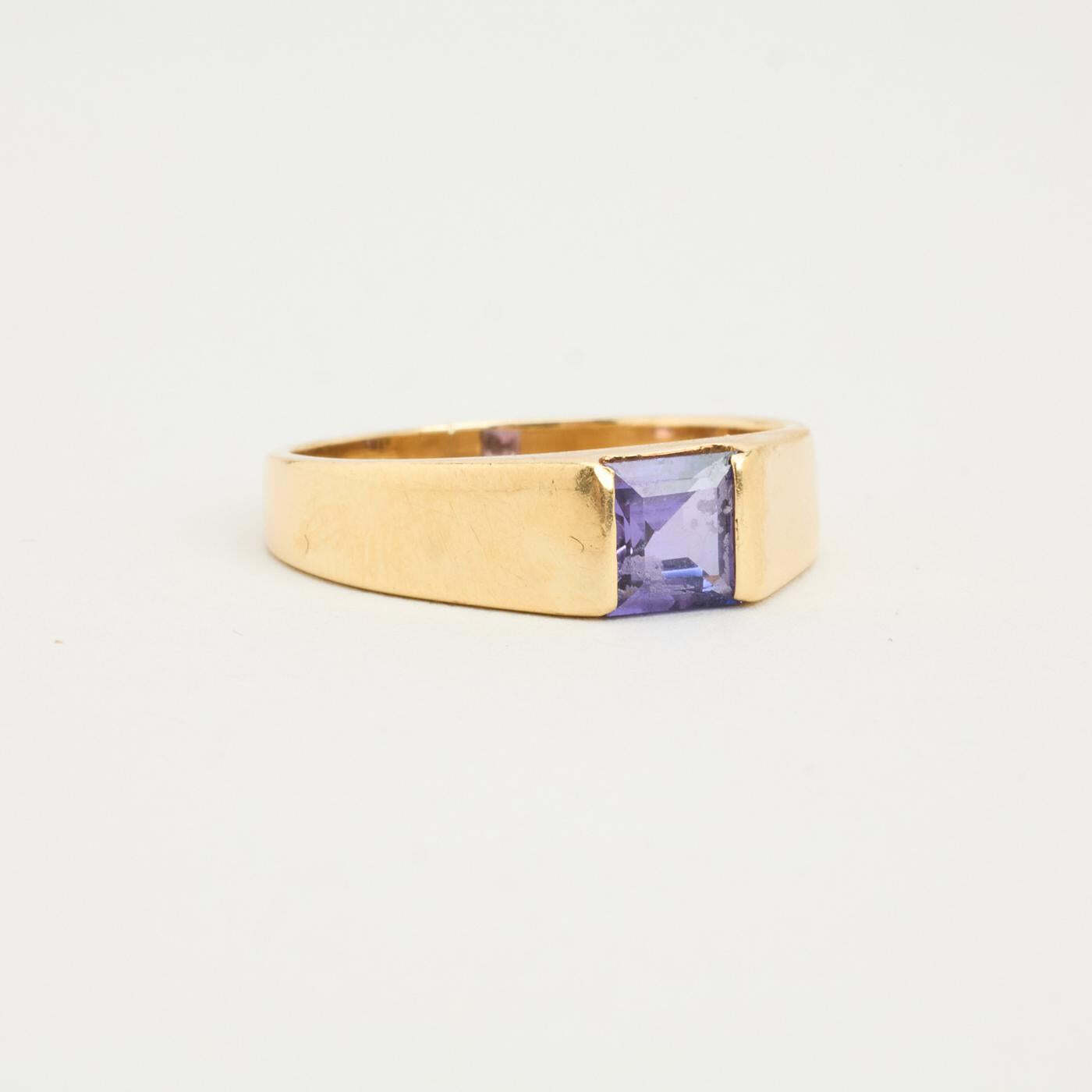 Ring with and synthetic sapphire in 14K Gold size 6½ | Vintage Solid