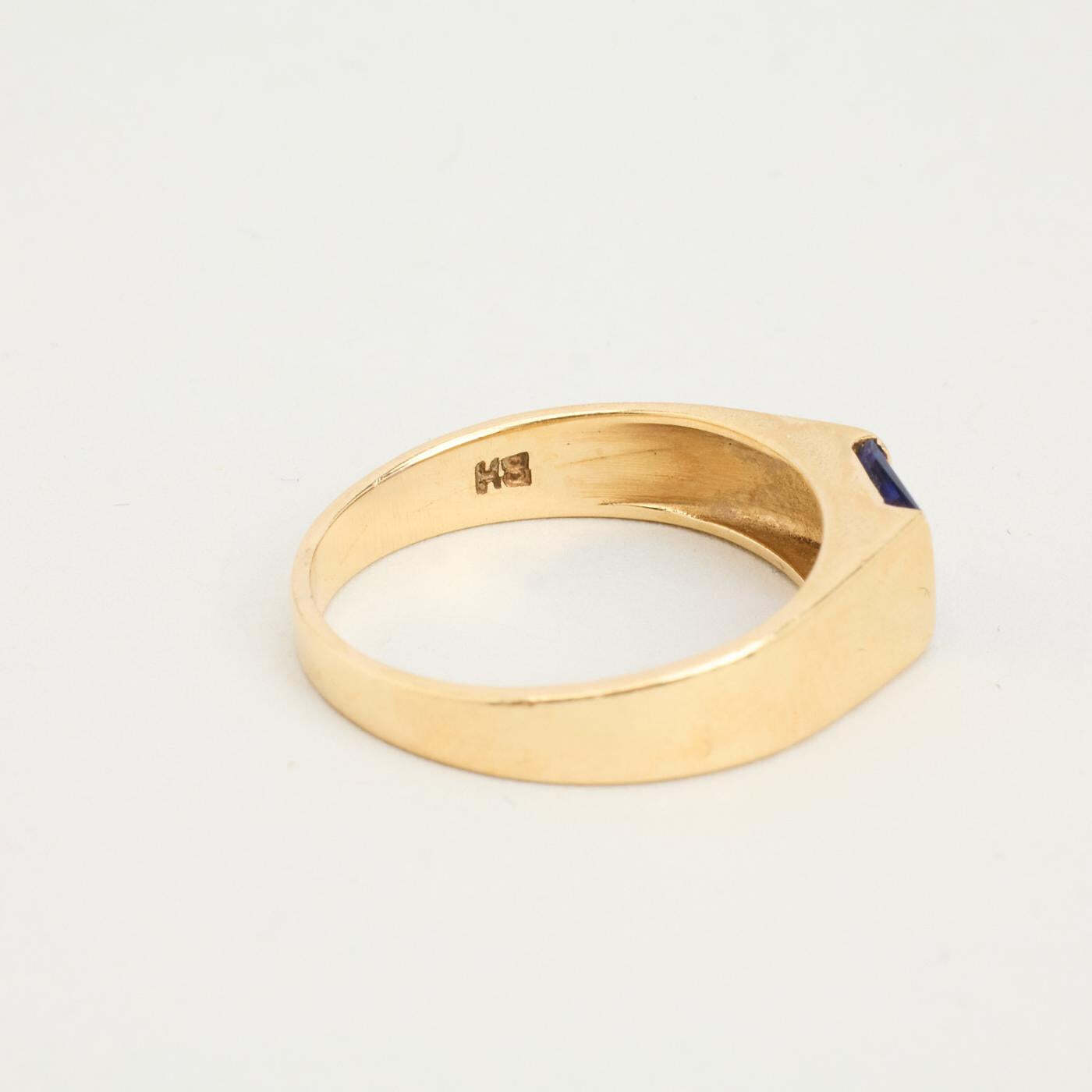 Ring with and synthetic sapphire in 14K Gold size 6½ | Vintage Solid