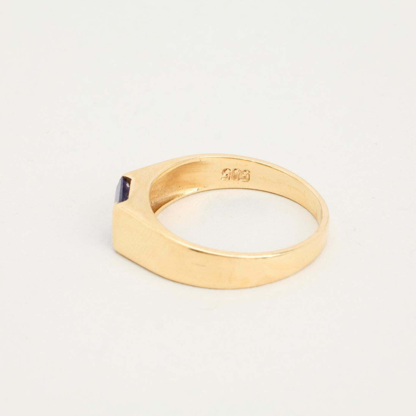 Ring with and synthetic sapphire in 14K Gold size 6½ | Vintage Solid