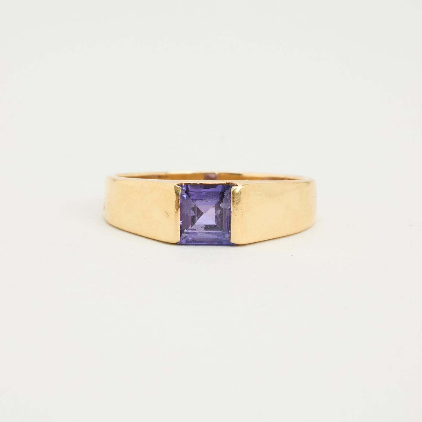 Ring with and synthetic sapphire in 14K Gold size 6½ | Vintage Solid