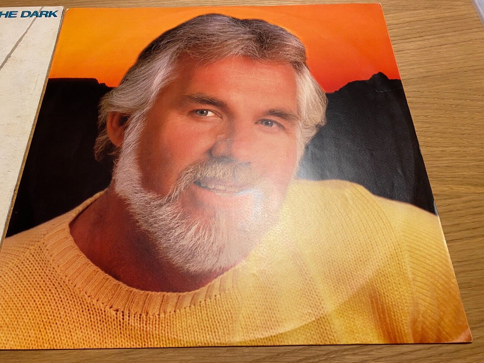 KENNY ROGERS "EYES THAT SEE IN THE DARK" 1983 10 TRACK YUGOSLAVIAN PRESS LP RCA*