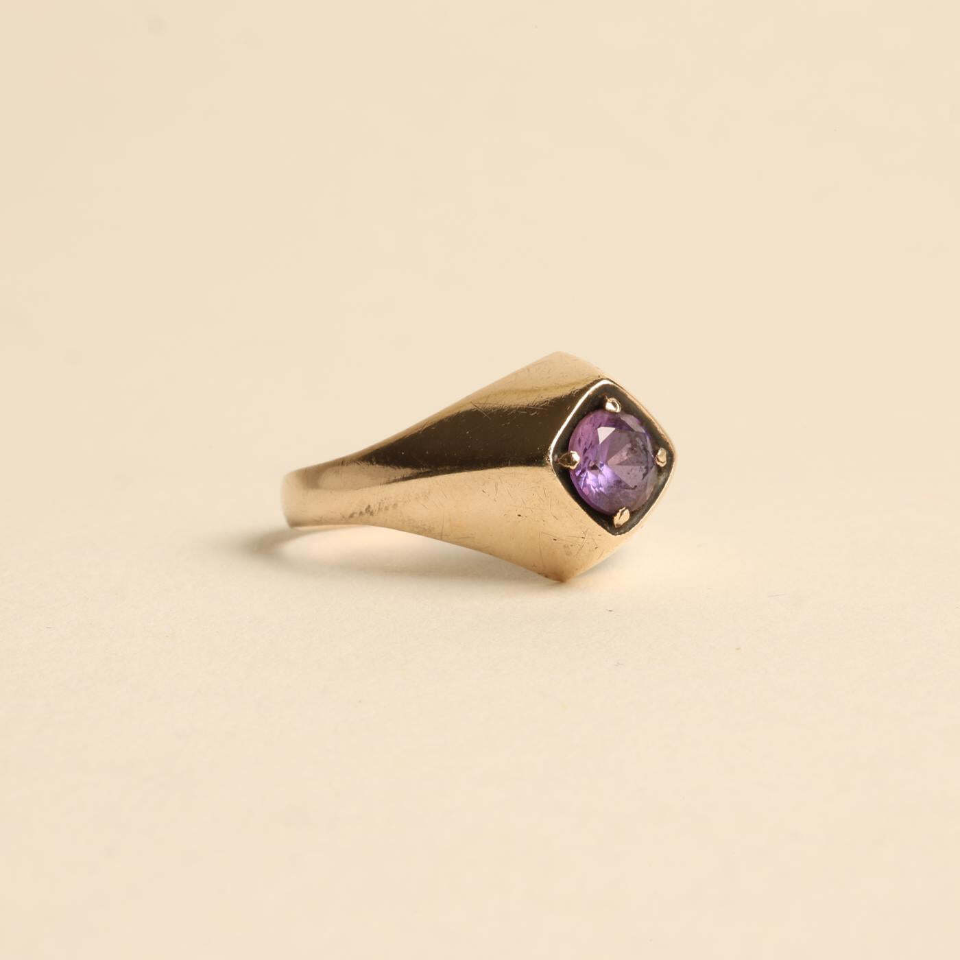 Ring with and synthetic sapphire in 8K Gold size 5¾ | Vintage Solid